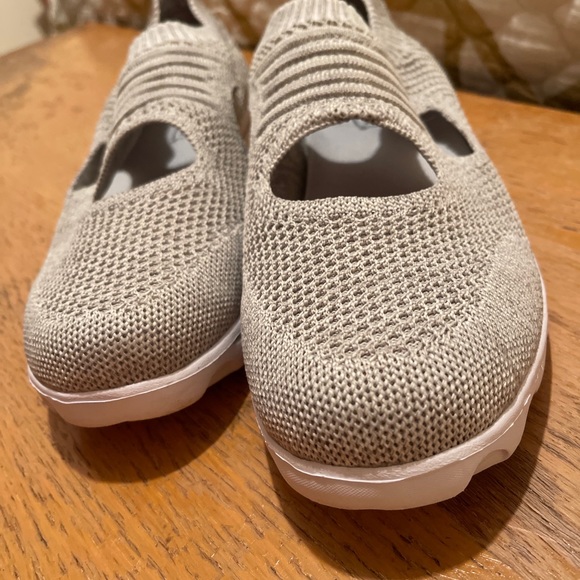 PROPET TRAVELACTIV SLIP-ONS W/BOX - Picture 7 of 8